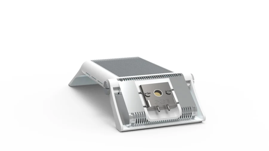 From the front: the fluidic module in its PTFE slot, at the centre of the heat sink