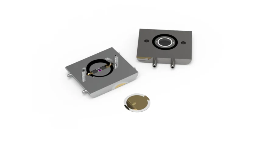 The standard fluidic module, opened, with a 14 mm crystal